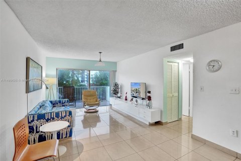 Купить кондоминиум в Норт-Майами-Бич, Флорида 2 спальни, 66.89м2, № 1158830 - фото 17