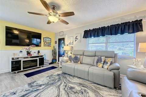 Condo in New Port Richey, Florida, 1 bedroom  № 1278796 - photo 3