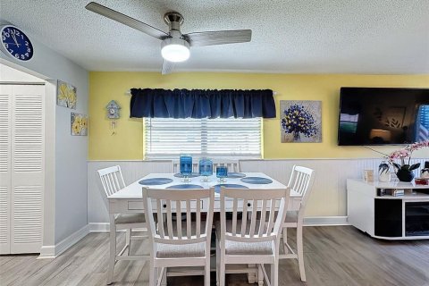 Condo in New Port Richey, Florida, 1 bedroom  № 1278796 - photo 17