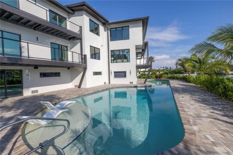 Copropriété à vendre à Treasure Island, Floride: 3 chambres, 151.99 m2 № 1350561 - photo 1