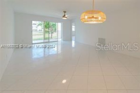 Condominio en venta en Sunrise, Florida, 2 dormitorios, 116.59 m2 № 1376381 - foto 1