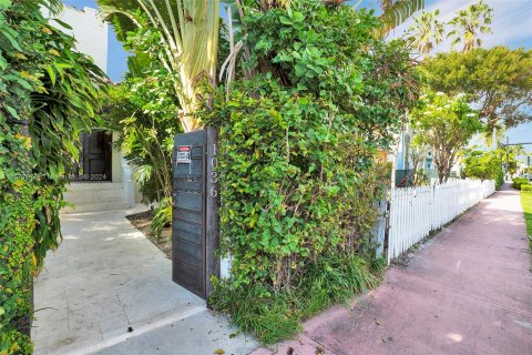 Adosado en venta en Miami Beach, Florida, 2 dormitorios, 138.7 m2 № 1402577 - foto 28