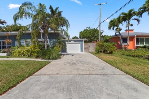 House in Lake Worth, Florida 2 bedrooms, 133.41 sq.m. № 1402582 - photo 14