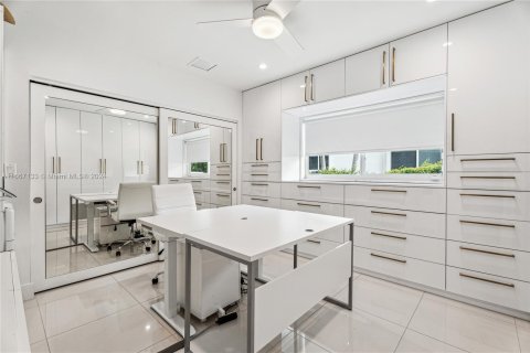 Villa ou maison à vendre à North Miami, Floride: 4 chambres, 338.16 m2 № 1402579 - photo 22