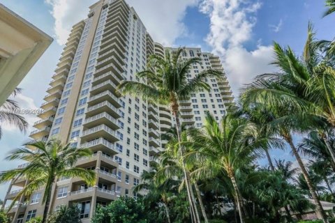 Condominio en venta en Aventura, Florida, 2 dormitorios, 109.16 m2 № 1319104 - foto 1