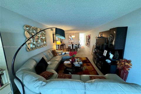 Condo in Boca Raton, Florida, 2 bedrooms  № 1319082 - photo 1