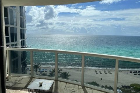 Condominio en venta en Sunny Isles Beach, Florida, 2 dormitorios, 147.06 m2 № 1319259 - foto 14