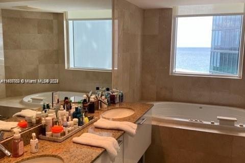 Condominio en venta en Sunny Isles Beach, Florida, 2 dormitorios, 147.06 m2 № 1319259 - foto 6