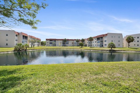 Condo in Sunrise, Florida, 2 bedrooms  № 1172908 - photo 4