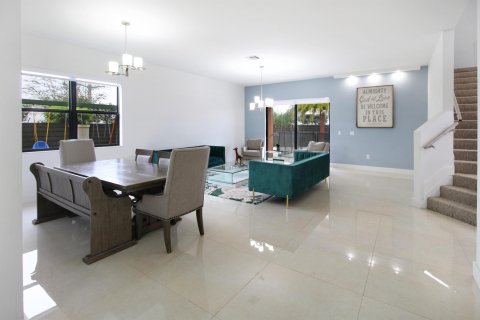 House in Miami, Florida 5 bedrooms, 282.89 sq.m. № 948921 - photo 20