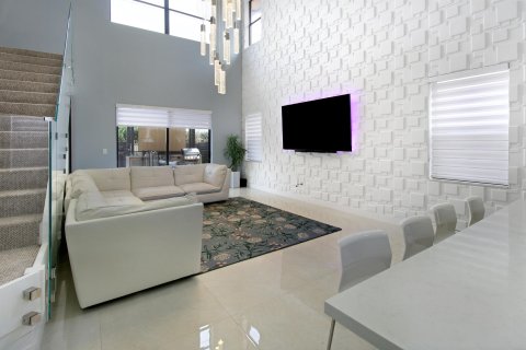 House in Miami, Florida 5 bedrooms, 282.89 sq.m. № 948921 - photo 17