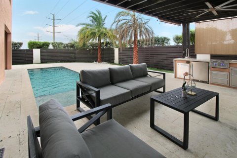 House in Miami, Florida 5 bedrooms, 282.89 sq.m. № 948921 - photo 22