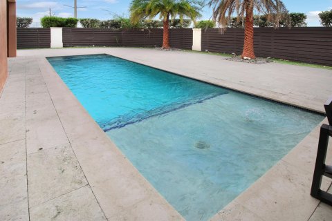 House in Miami, Florida 5 bedrooms, 282.89 sq.m. № 948921 - photo 27