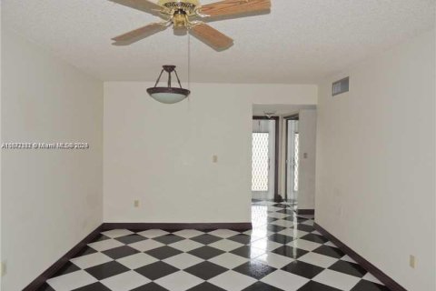 Condo in Sunrise, Florida, 1 bedroom  № 1398225 - photo 3