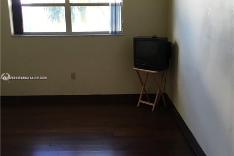 Condo in Sunrise, Florida, 1 bedroom  № 1398225 - photo 2