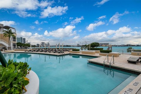 Condo in Miami, Florida, 1 bedroom  № 1398222 - photo 16