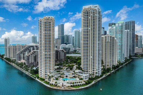 Condo in Miami, Florida, 1 bedroom  № 1398222 - photo 1