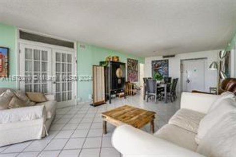 Copropriété à vendre à Miami, Floride: 2 chambres, 113.25 m2 № 1398224 - photo 12