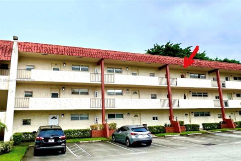 Condo in Pembroke Pines, Florida, 2 bedrooms  № 1345456 - photo 22