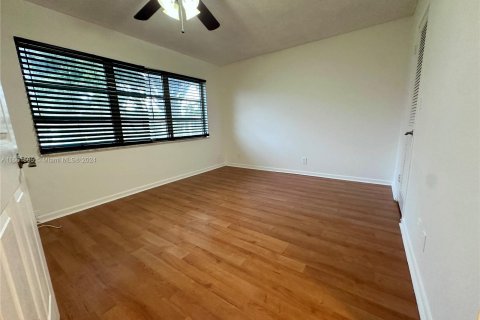 Copropriété à louer à Pembroke Pines, Floride: 2 chambres, 108.7 m2 № 1345456 - photo 11