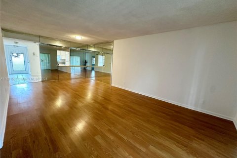 Copropriété à louer à Pembroke Pines, Floride: 2 chambres, 108.7 m2 № 1345456 - photo 4