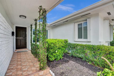Casa en venta en Surfside, Florida, 3 dormitorios, 157.28 m2 № 618780 - foto 2