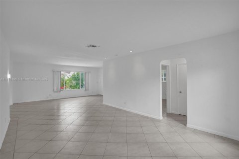 Villa ou maison à vendre à Surfside, Floride: 3 chambres, 157.28 m2 № 618780 - photo 15