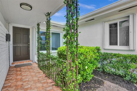 Villa ou maison à vendre à Surfside, Floride: 3 chambres, 157.28 m2 № 618780 - photo 6