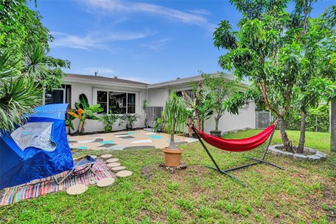 Casa en venta en Surfside, Florida, 3 dormitorios, 157.28 m2 № 618780 - foto 10