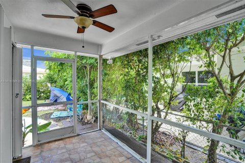 Casa en venta en Surfside, Florida, 3 dormitorios, 157.28 m2 № 618780 - foto 14