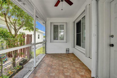 Casa en venta en Surfside, Florida, 3 dormitorios, 157.28 m2 № 618780 - foto 12
