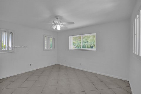 House in Surfside, Florida 3 bedrooms, 157.28 sq.m. № 618780 - photo 30