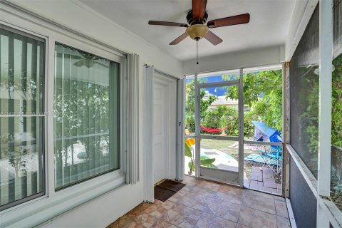 Villa ou maison à vendre à Surfside, Floride: 3 chambres, 157.28 m2 № 618780 - photo 13