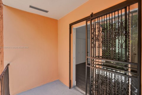 Townhouse in Miami, Florida 3 bedrooms, 128.67 sq.m. № 1117703 - photo 29