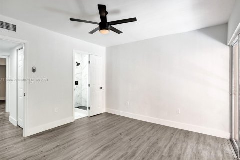 Touwnhouse à vendre à Miami, Floride: 3 chambres, 128.67 m2 № 1117703 - photo 21