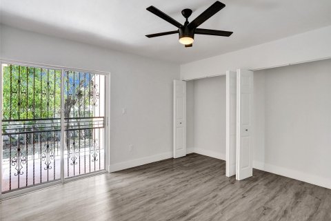 Townhouse in Miami, Florida 3 bedrooms, 128.67 sq.m. № 1117703 - photo 23