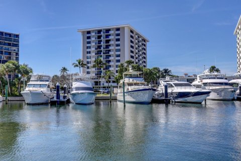 Condo in North Palm Beach, Florida, 1 bedroom  № 1163007 - photo 12