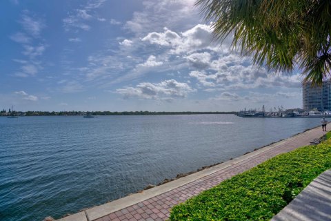 Condo in North Palm Beach, Florida, 1 bedroom  № 1163007 - photo 19