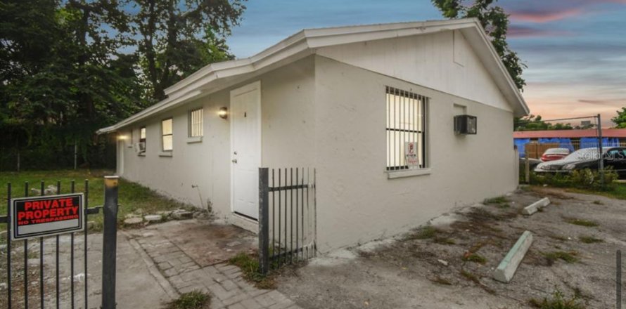 Commercial property in Tampa, Florida 130.43 sq.m. № 1302317