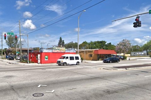 Commercial property in Miami, Florida № 69099 - photo 1