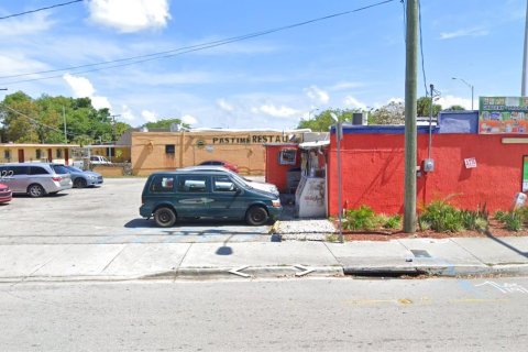 Commercial property in Miami, Florida № 69099 - photo 4