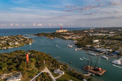 Condo in Jupiter, Florida, 2 bedrooms  № 1160396 - photo 1