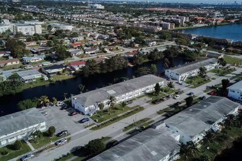 Condominio en venta en Miami Gardens, Florida, 1 dormitorio, 66.05 m2 № 975355 - foto 28