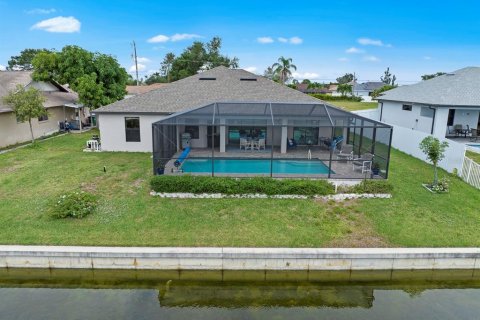 Villa ou maison à vendre à Cape Coral, Floride: 4 chambres, 186.36 m2 № 875486 - photo 11