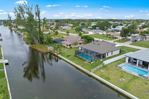 Villa ou maison à vendre à Cape Coral, Floride: 4 chambres, 186.36 m2 № 875486 - photo 15