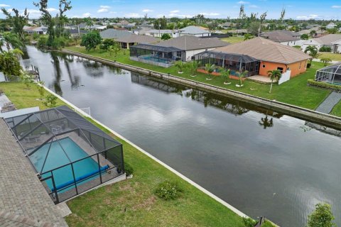 Villa ou maison à vendre à Cape Coral, Floride: 4 chambres, 186.36 m2 № 875486 - photo 9