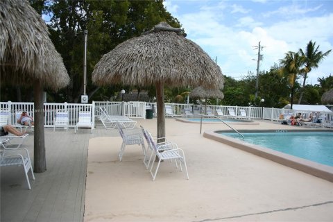 House in Key Largo, Florida 2 bedrooms, 33.44 sq.m. № 835770 - photo 30
