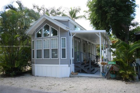 House in Key Largo, Florida 2 bedrooms, 33.44 sq.m. № 835770 - photo 1