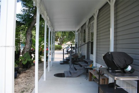 House in Key Largo, Florida 2 bedrooms, 33.44 sq.m. № 835770 - photo 2