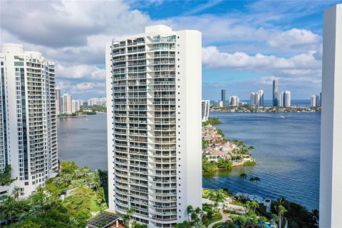 Condo in Aventura, Florida, 4 bedrooms  № 907766 - photo 28